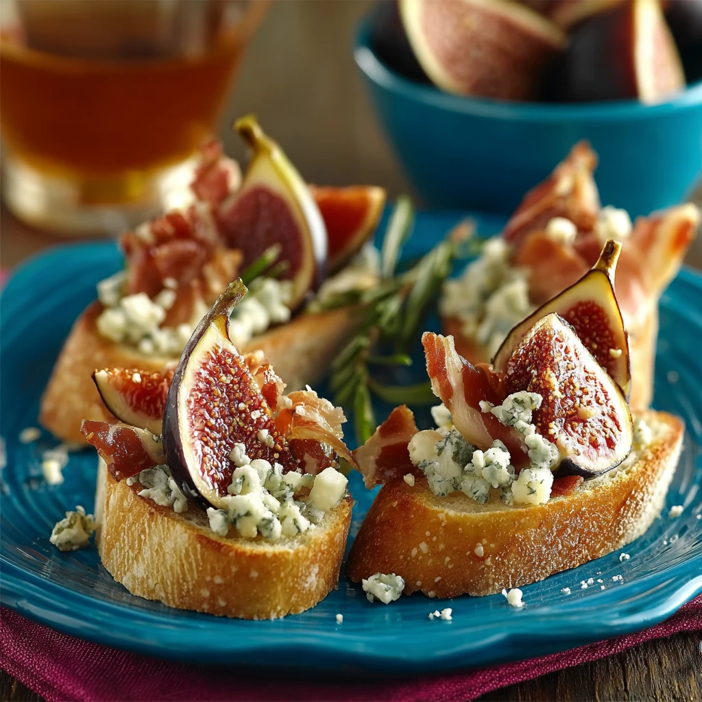 Fig, Blue Cheese & Crispy Prosciutto Crostini: Irresistibly Delicious!